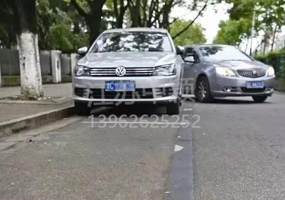 車停在車位也被貼處罰單子？交通警察：這三種停車方式也算違規(guī)！