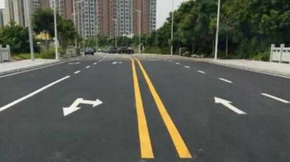 道路交通標線寬度的具體尺寸是多少厘米？